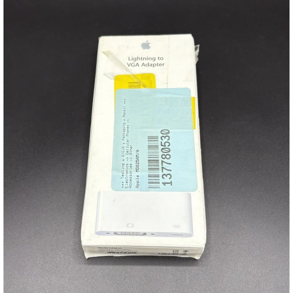 NEW Original Apple MD825AM/A Lightning to VGA Adapter A1439